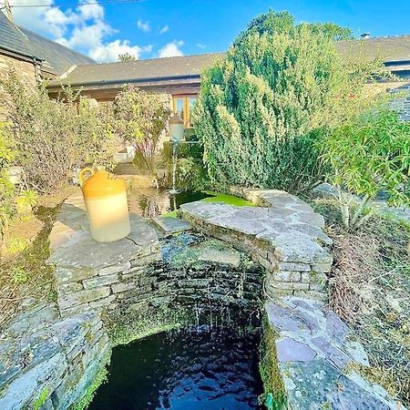 Villa Stone Built Barn In A Beautiful Rural Setting à Llangwm-Isaf Extérieur photo