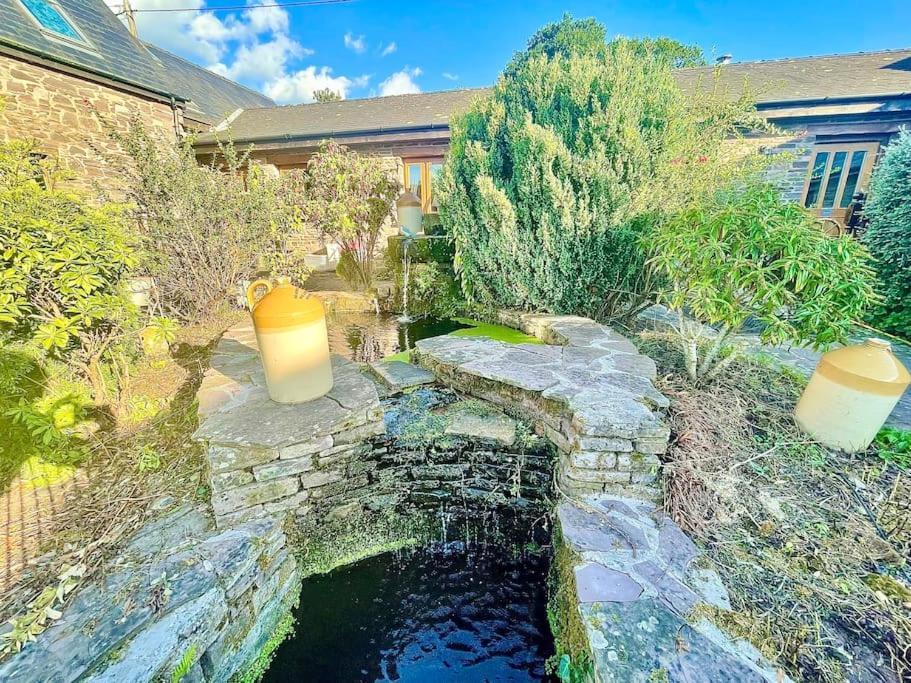 Villa Stone Built Barn In A Beautiful Rural Setting à Llangwm-Isaf Extérieur photo